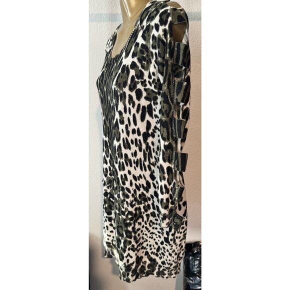 Almost famous sweater dress Animal Print‎ Cutout Sleeve Size Large - Picture 4 of 7